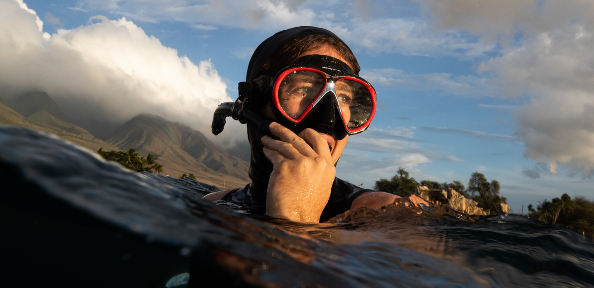 Freediver at surface of ocean wearing Atomic Aquatics Subrame Mask