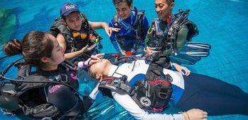 PADI Rescue students practicing the skill of helping an unresponsive diver